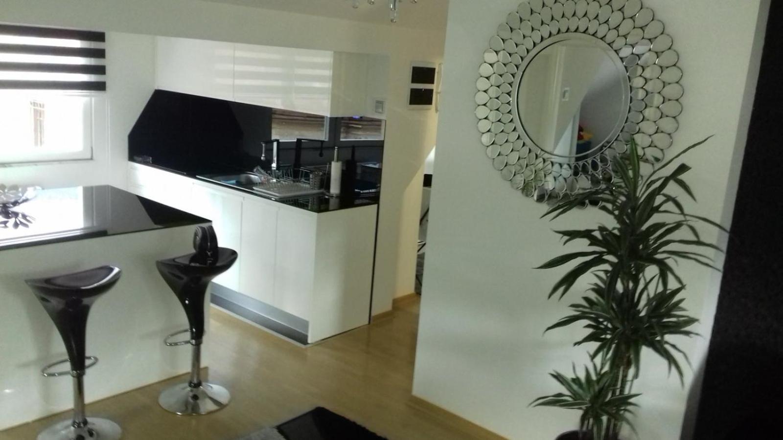 Luxury Black & White Apartment *