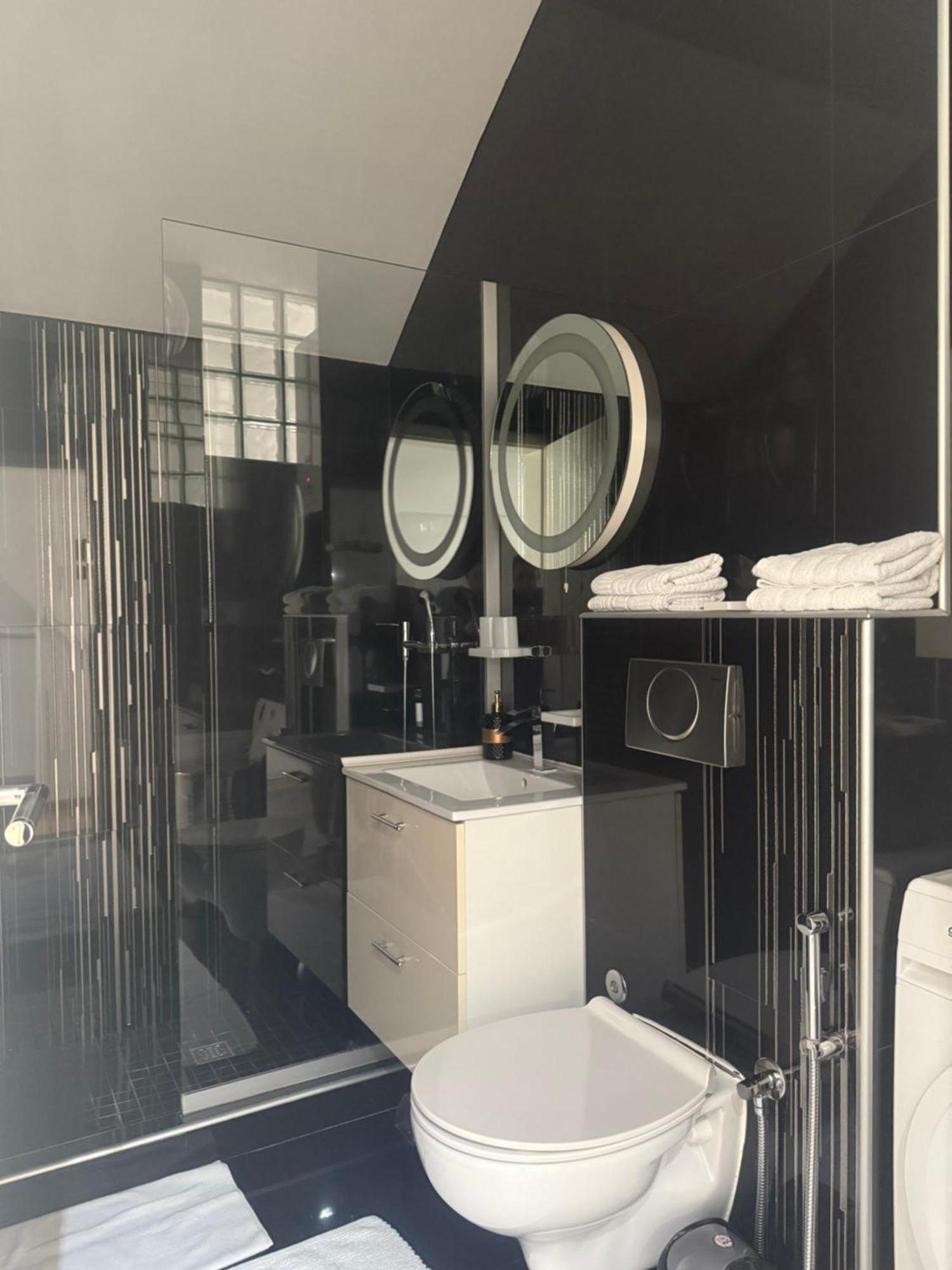 Luxury Black & White Apartment